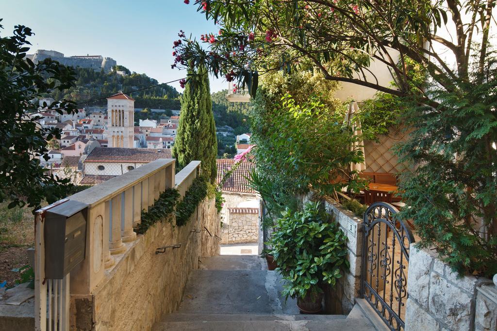 Apartment Dubica Hvar Town Exteriör bild